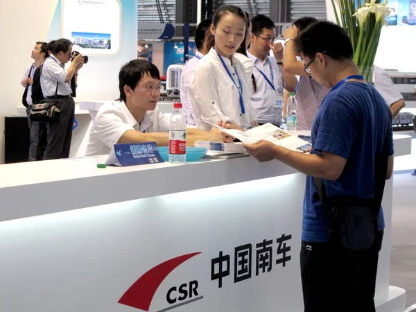 Visitante Lee Folleto Stand Csr China South Locomotive Rolling Stock — Foto de Stock