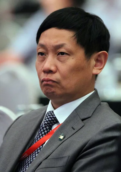 ファイル Zhongze その後鄭州石炭産業グループ の議長は 中国の北京での会議の間に耳を傾ける 10月11日2012 — ストック写真