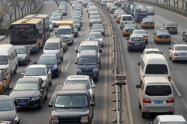 Masses Vehicles Move Slowy Traffic Jam Road Beijing China March — Stock fotografie