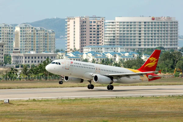 Egy Airbus A320 Sugárhajtású Repülőgép Peking Capital Airlines Veszi Sanya — Stock Fotó