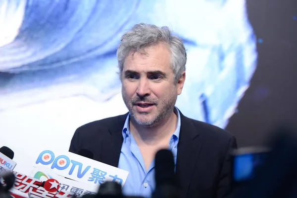 Meksykański Reżyser Alfonso Cuaron Jest Przesłuchiwany Podczas Konferencji Prasowej Premierze — Zdjęcie stockowe
