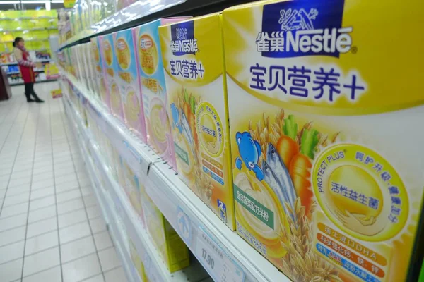 Lådor Med Nestle Infant Rice Nudlar Visas Till Salu Stormarknad — Stockfoto