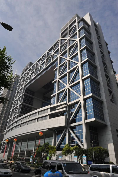 Samochody Przejechać Przez Budynek Giełdy Papierów Wartościowych Szanghaju Dzielnicy Finansowej — Zdjęcie stockowe