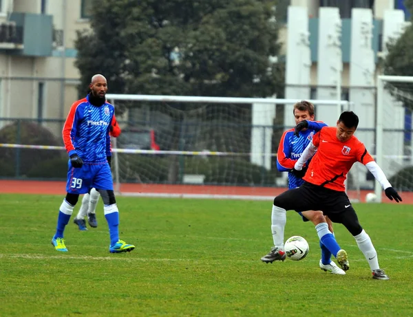 Nicolas Anelka Vom Shanghai Shenhua Football Club Links Beobachtet Joel — Stockfoto