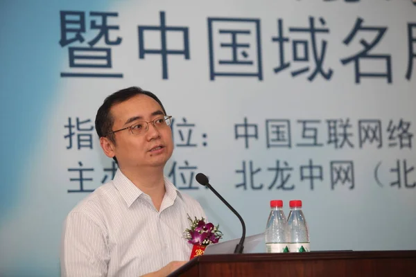 2010年8月26日 中国互联网络信息中心 Cnnic 执行主任毛伟在北京举行的新闻发布会上讲话 — 图库照片