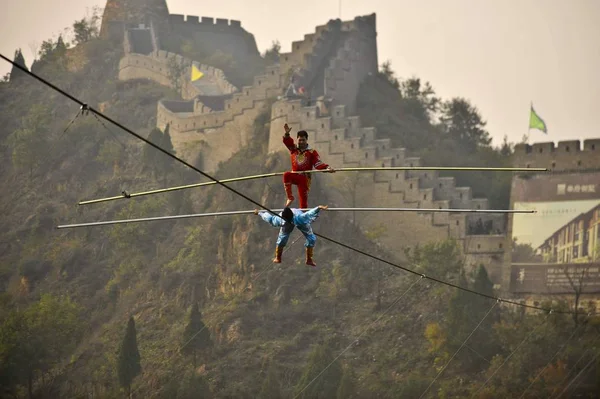 Porcelana Tightrope Spaceru Książę Adili Wuxor Top Kroki Piersi Jego — Zdjęcie stockowe