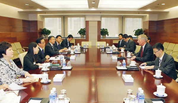 Gao Hucheng Trzeci Lewej Chinas Minister Handlu Steve Van Andel — Zdjęcie stockowe