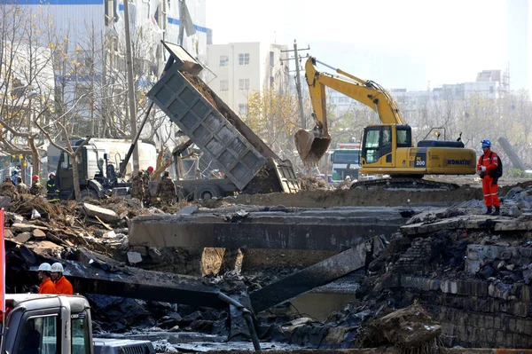 Bir Ekskavatör Bir Sızıntıboru Hattı Alev Aldı Huangdao District Qingdao — Stok fotoğraf