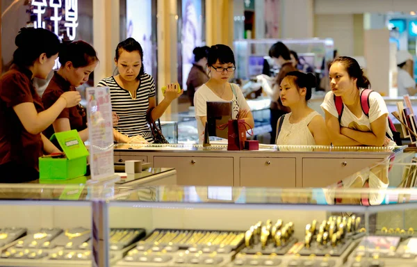 Китайские Покупатели Покупают Золотые Украшения Ювелирном Магазине Городе Ухань Центральная — стоковое фото