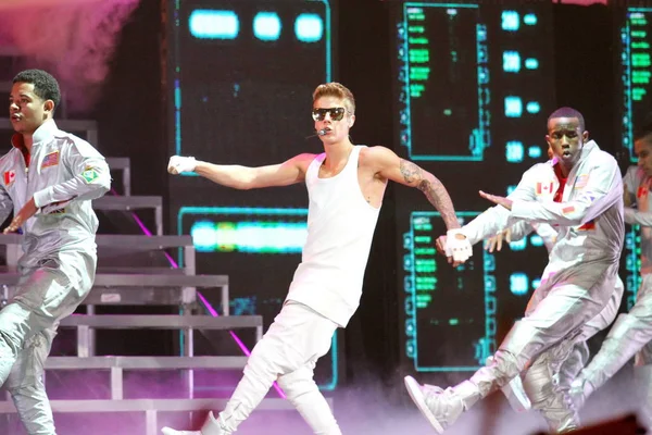 Canadese Pop Zanger Justin Bieber Centreren Presteert Tijdens Zijn Concert — Stockfoto