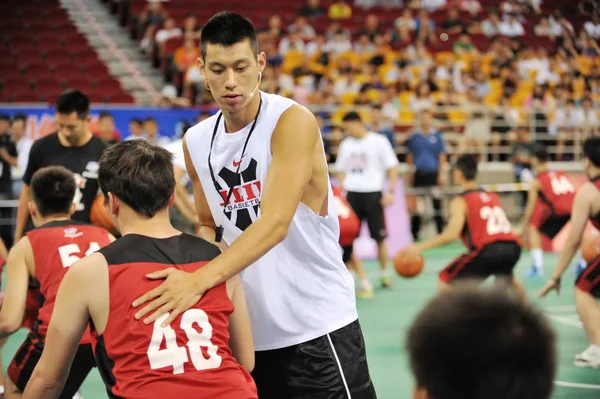 Nba Star Jeremy Lin Drużyny Koszykówki Houston Rockets Dotyka Stażystów — Zdjęcie stockowe