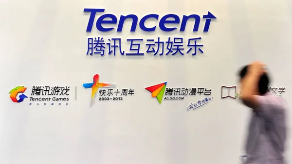 Gość Spacery Stoisku Tencent Podczas Wystawy Kantonie Południowe Chinas Prowincji — Zdjęcie stockowe