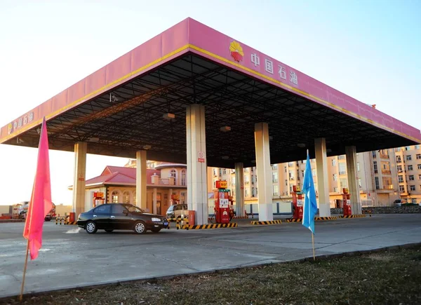Αρχείο Προβολή Ενός Βενζινάδικου Της Cnpc Κίνα Εθνική Πετρελαϊκή Εταιρεία — Φωτογραφία Αρχείου