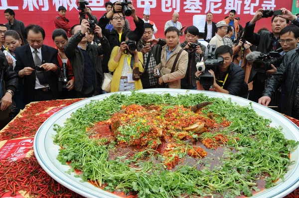Gazeteciler Ziyaretçiler Changsha Çin Chef Festivali Sırasında Doğranmış Acı Biber — Stok fotoğraf