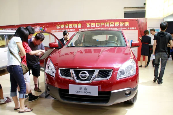 Los Visitantes Ven Nissan Trail Fabricado Por Dongfeng Nissan Una — Foto de Stock