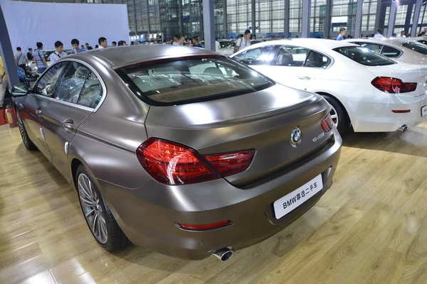 Persone Visitano Stand Bmw Durante Una Fiera Mobile Shenzhen Nel — Foto Stock