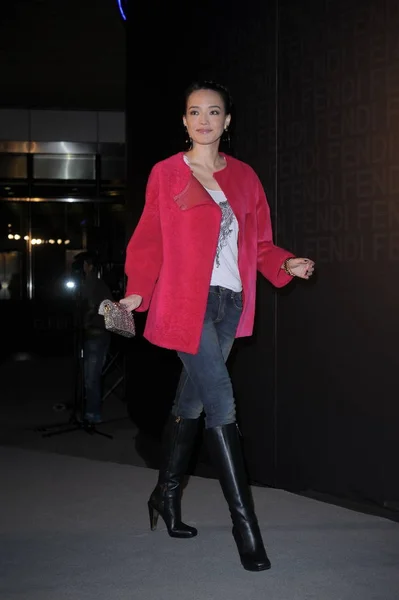 台湾女演员舒琪于2013年10月24日在中国北京参加丰迪大学艺术展开幕式 — 图库照片