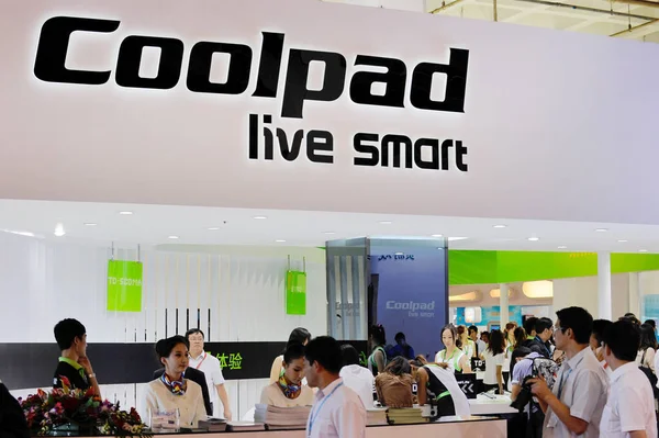 Ember Látogat Stand Coolpad Kiállítás Ideje Alatt 2012 Kína Kommunikációs — Stock Fotó