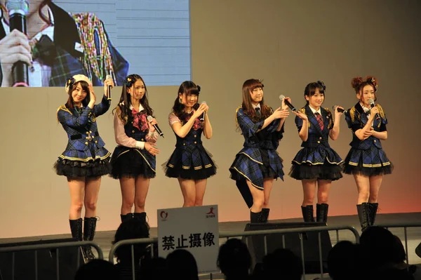 Membri Del Gruppo Idol Femminile Giapponese Akb48 Sono Fotografati Loro — Foto Stock