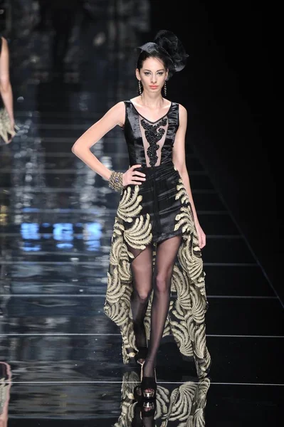 Model Displays New Creation Xie Jiaqi Fashion Show China International — Stock Photo, Image