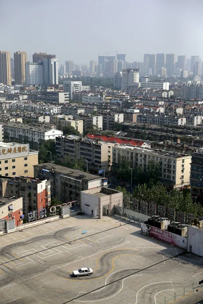 Chinese Lerende Chauffeurs Leren Rijden Een Rijschool Het Dak Van — Stockfoto