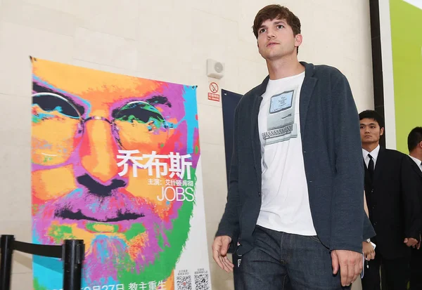 Actor Estadounidense Ashton Kutcher Posa Durante Una Conferencia Prensa Para —  Fotos de Stock