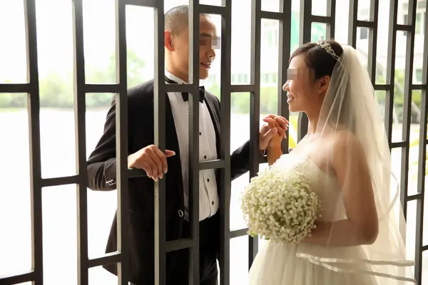 Chinese Inmate Zhang Sen Left Poses His Wife Xiao Lan — Stock Photo, Image