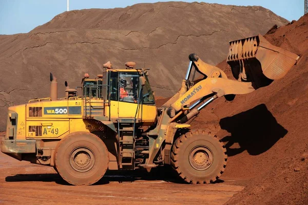 Bulldozer Carrega Minério Ferro Porto Rizhao Rizhao Leste Província Chinas — Fotografia de Stock