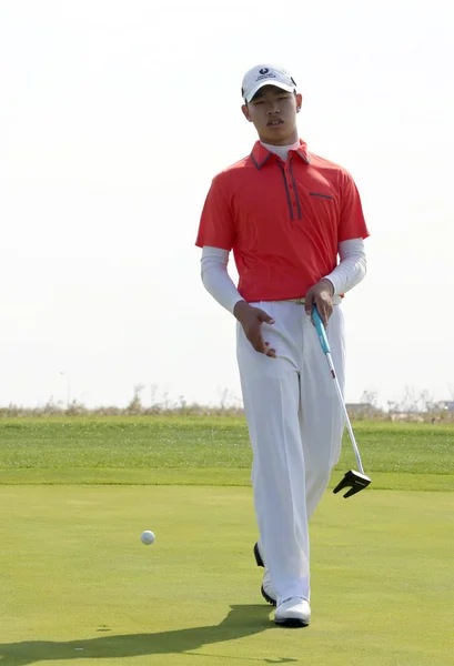 Golfista Chinês Guan Tianlang Prepara Para Putt Durante Torneio Gary — Fotografia de Stock