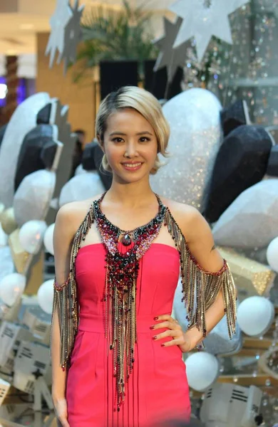 Tayvanlı Şarkıcı Jolin Tsai Swarovski Şanghay Çin Noel Ağacı Aydınlatma — Stok fotoğraf