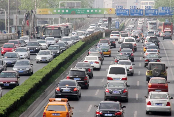 Masy Aut Autobusů Pohybují Dopravním Zácpě Silnici Pekingu Číně Dubna — Stock fotografie