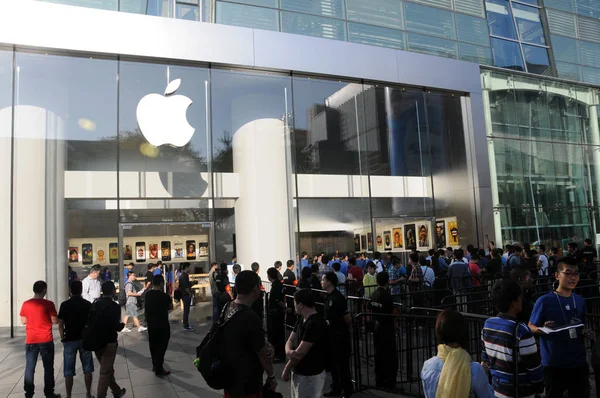 Des Clients Chinois Font Queue Devant Apple Store Pékin Chine — Photo