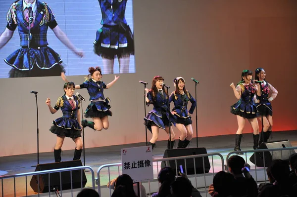 Členové Skupiny Japonských Ženský Idol Akb48 Provádět Jejich Koncertě Pekingu — Stock fotografie