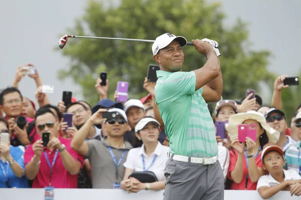 Tiger Woods United States Joga Tiro Durante Partida Mission Hills — Fotografia de Stock