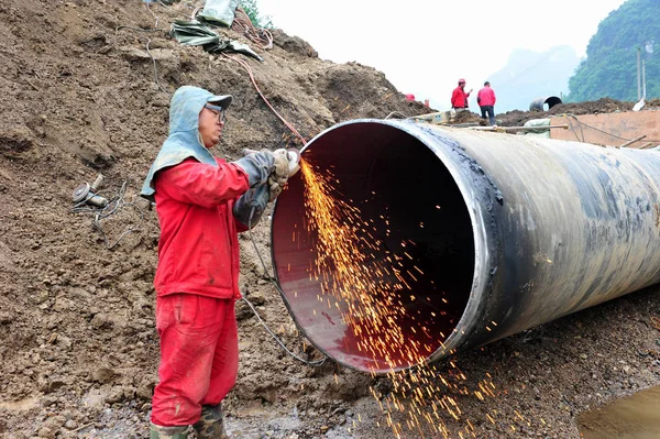 Operador Trabalha Canteiro Obras Gasoduto Mianmar China Cidade Laibin Sul — Fotografia de Stock