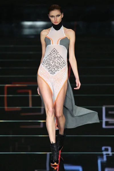 Mannequin Présente Une Nouvelle Création Défilé Jordan Lors China Fashion — Photo