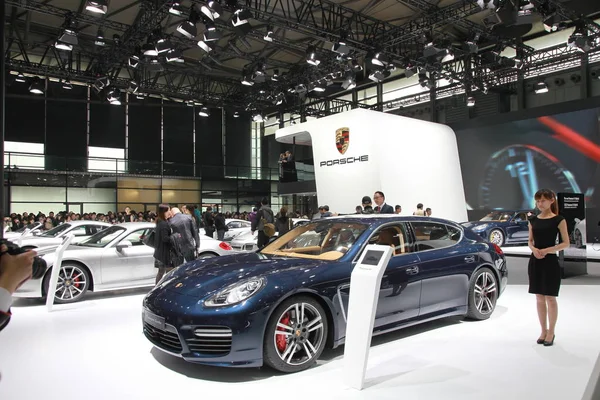 Människor Besöker Montern Porsche Shanghai International Automobile Industri Utställningen Känd — Stockfoto
