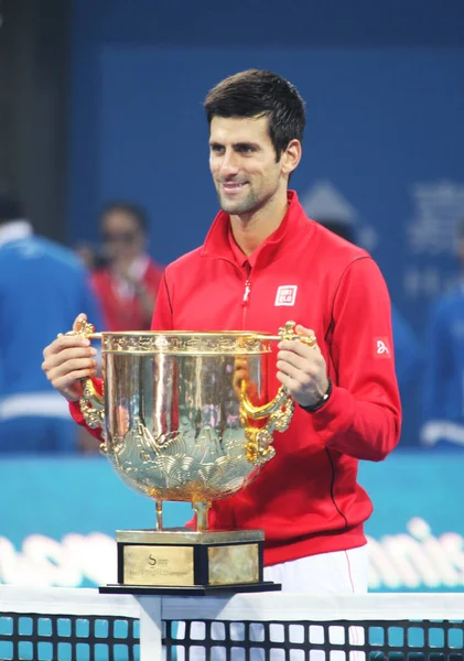 Novak Djokovic Serbia Celebra Trofeo Después Final Del Torneo Tenis — Foto de Stock