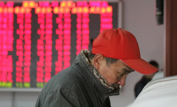 Bir Çin Yatırımcı Hisse Fiyatları Kırmızı Fiyat Yükselen Fiyat Düşen — Stok fotoğraf
