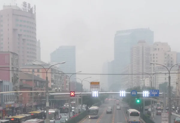 Voitures Voyageant Sur Une Route Dans Smog Lourd Pékin Chine — Photo