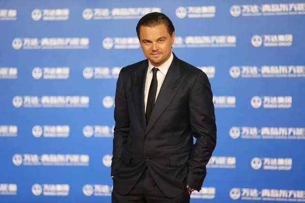 Amerikaans Acteur Leonardo Dicaprio Vormt Wanneer Hij Rode Loper Voor — Stockfoto