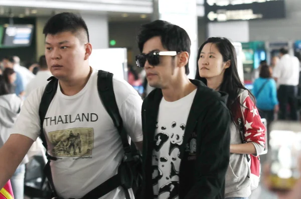 Cantante Taiwanese Jay Chou Destra Cammina Nel Terminal Dell Aeroporto — Foto Stock