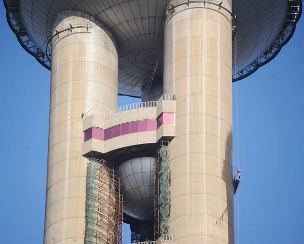 Çinli Işçiler Pudong Lujiazui Finans Bölgesi Nde Oriental Pearl Kulesi — Stok fotoğraf