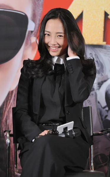Actrice Chinoise Bai Baihe Ajuste Ses Cheveux Lors Une Conférence — Photo