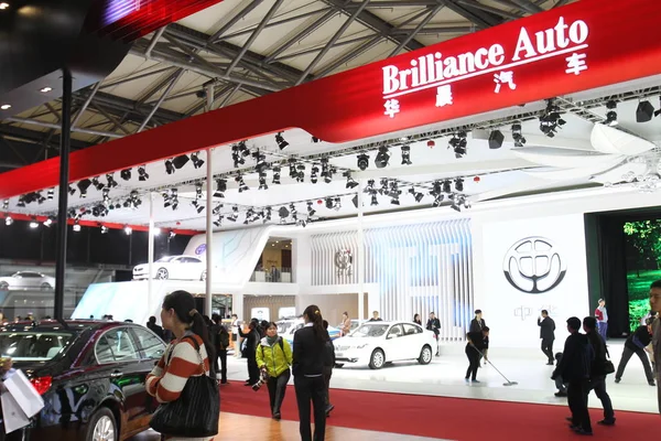 Människor Besöker Montern Briljans Auto Shanghai International Automobile Industri Utställningen — Stockfoto