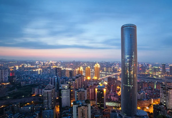 中国重慶市の高層ビルと高層ビルの上空の風景 月2013 — ストック写真