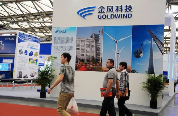File Látogatók Séta Stand Goldwind Tudomány Technológiai Kiállítás Során Shanghai — Stock Fotó