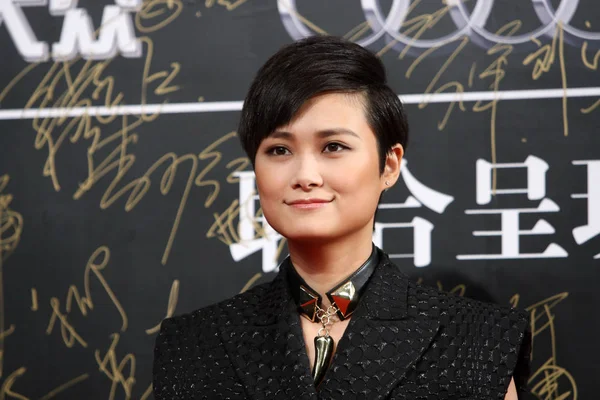 Kínai Énekes Színésznő Yuchun Jelent Vörös Szőnyegen Megérkezik Ünnepségen 2013 — Stock Fotó