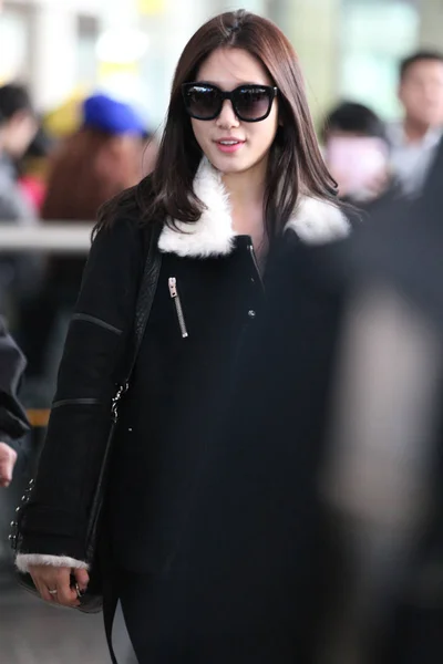 Actrice Sud Coréenne Park Shin Hye Sourit Après Son Arrivée — Photo
