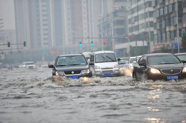 Cars Travel Flooded Road Caused Heavy Rain Shenyang City Northeast — Stock Photo, Image